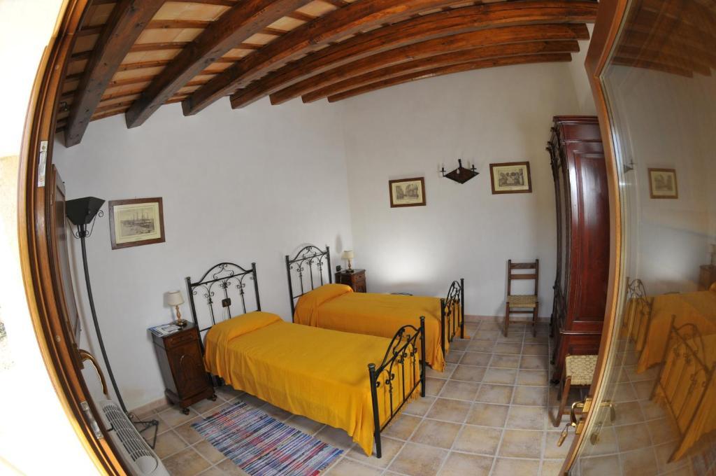 Agriturismo Borgo Di Pietra Bianca Ериче Стая снимка