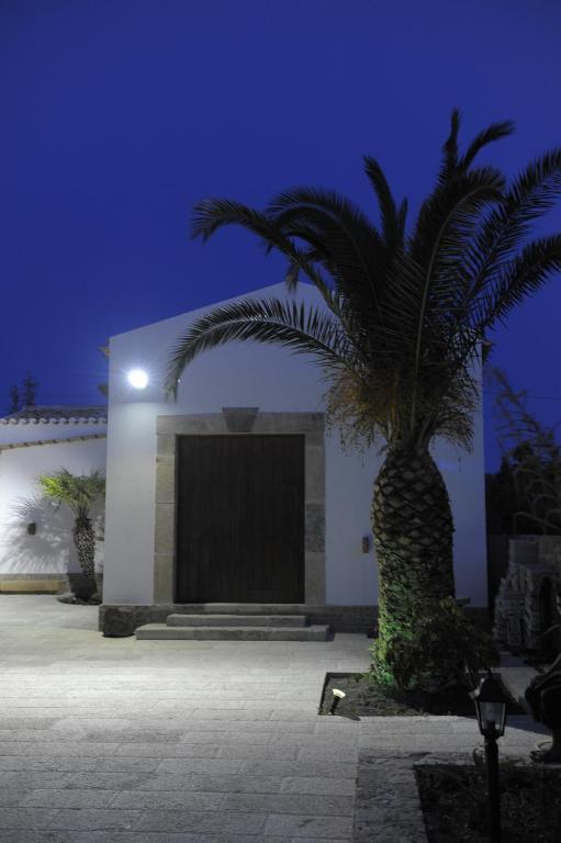 Agriturismo Borgo Di Pietra Bianca Ериче Екстериор снимка